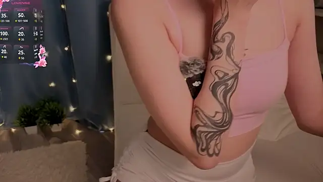 Winaria online show from 10-25-25, 04:22