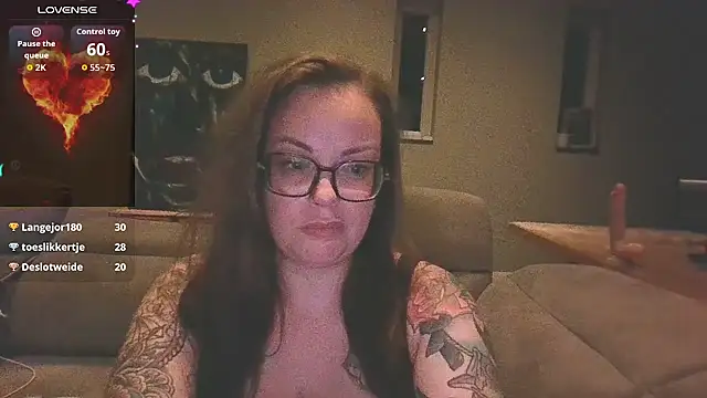 Snapshot of Miss_Lucifer6 chatting on 10-22-25, 08:52 Miss Lucifer6 online show from 10-22-25, 08:52