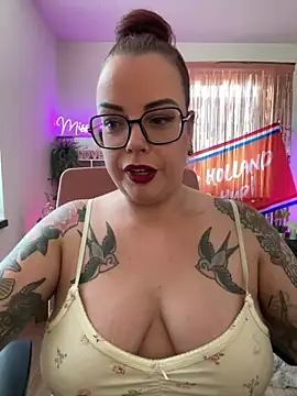 Snapshot of Miss_Lucifer6 chatting on 06-28-26, 01:17 Miss Lucifer6 online show from 06-28-26, 01:17