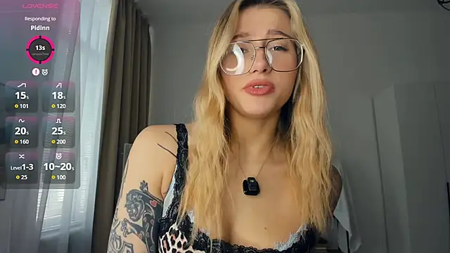 Snapshot of FaaBinaa chatting on 06-16-26, 10:04 FaaBinaa online show from 06-16-26, 10:04