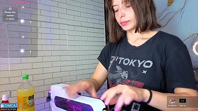 nena cupcake  online show from 12-23-25, 11:09