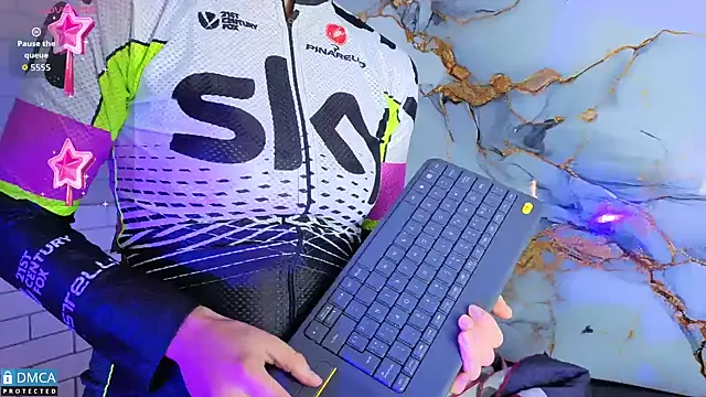 nena cupcake  online show from 10-18-25, 11:12