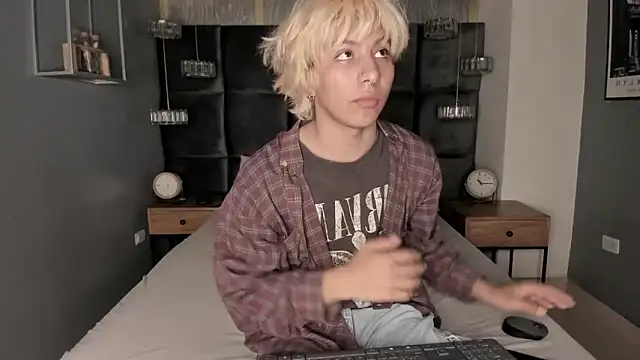 OliIverr22 online show from 11-11-25, 06:25