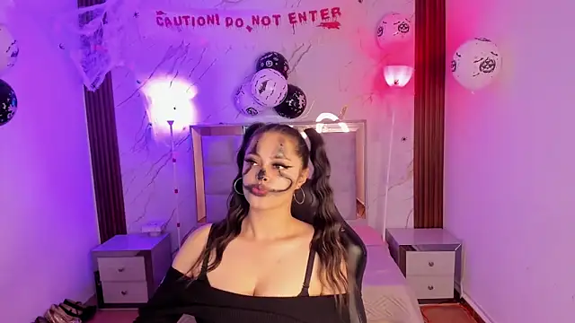 Lizeth Salazar online show from 10-04-25, 11:56