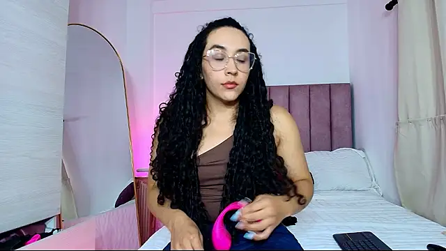 Snapshot of alehia_cute chatting on 01-31-26, 07:45 alehia cute online show from 01-31-26, 07:45