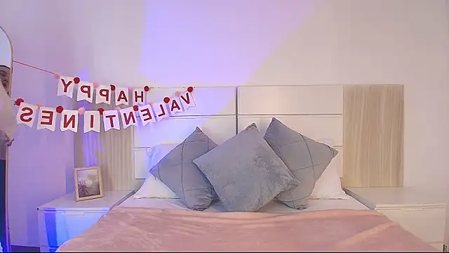 Snapshot of alehia_cute chatting on 02-14-26, 10:21 alehia cute online show from 02-14-26, 10:21