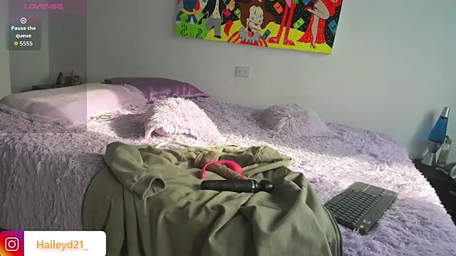 HaileyDuke online show from 11-08-25, 12:42