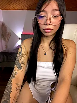 Maddy Piink online show from 11-15-25, 08:13