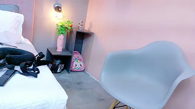 Camila Hill  online show from 10-31-25, 03:52