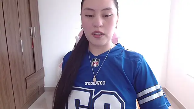 madissooon   online show from 11-05-25, 06:11