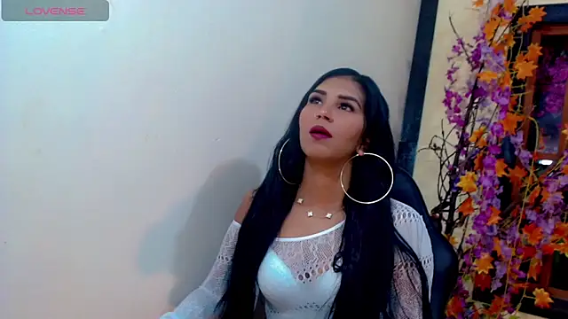 Snapshot of Juliette_Miel chatting on 09-10-25, 03:27 Juliette Miel online show from 09-10-25, 03:27