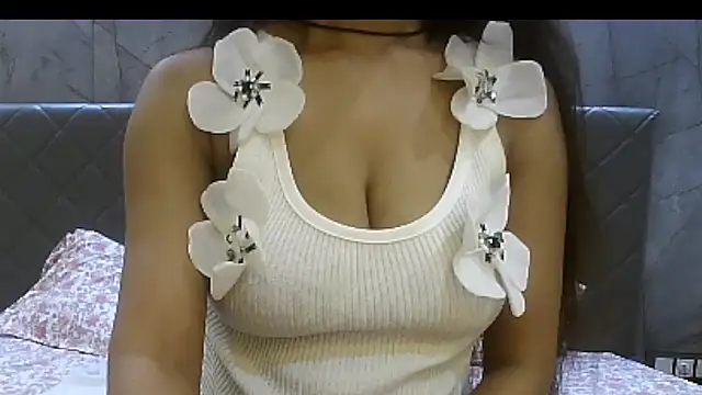 Snapshot of shiri_hot chatting on 11-23-25, 05:23 shiri hot online show from 11-23-25, 05:23