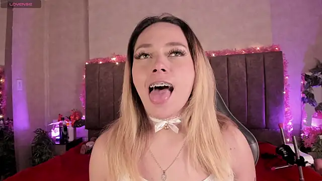 LanaMills  online show from 07-13-26, 04:01
