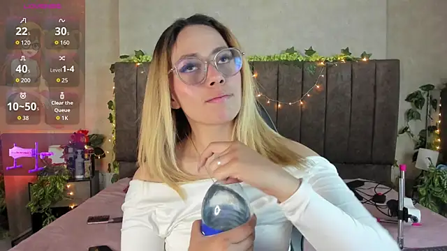 LanaMills  online show from 03-31-26, 05:09