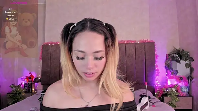 LanaMills  online show from 06-21-26, 04:51