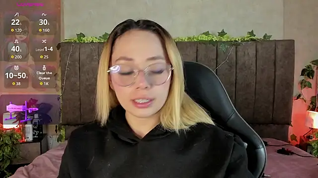 LanaMills  online show from 03-29-26, 04:25