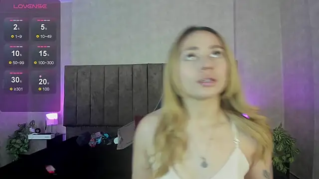 LanaMills  online show from 12-21-25, 04:47