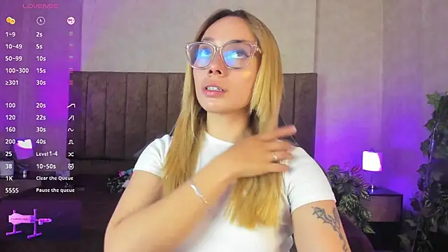 LanaMills  online show from 10-28-25, 03:40