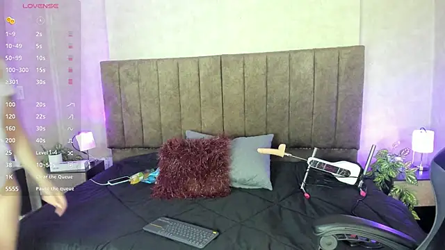 LanaMills  online show from 10-30-25, 05:39