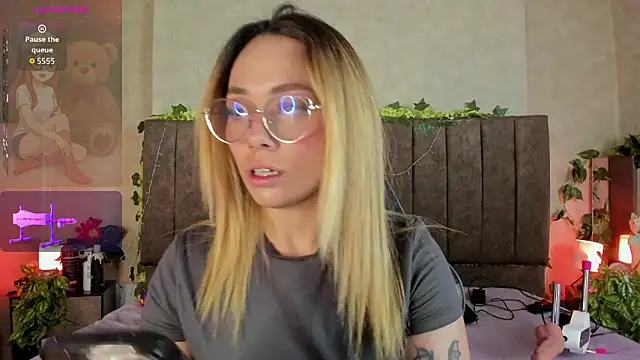 LanaMills  online show from 03-30-26, 05:42