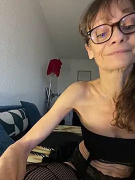 Chris06d22xh online show from 12-14-25, 04:01