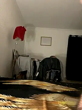 Chris06d22xh online show from 12-15-25, 08:03