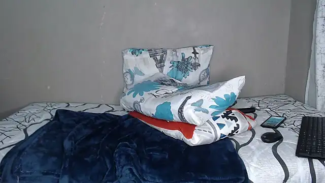 Lunalee online show from 03-08-26, 05:49