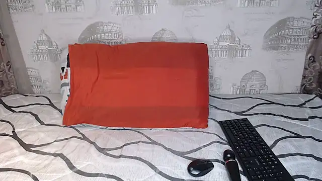 Lunalee online show from 05-14-26, 01:35