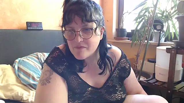 ladyfrombonn online show from 04-19-26, 02:07