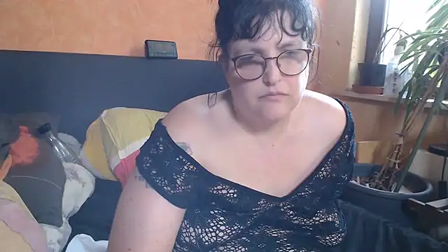 Snapshot of ladyfrombonn chatting on 07-17-26, 05:21 ladyfrombonn online show from 07-17-26, 05:21