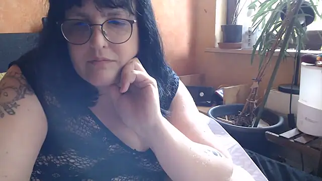 Snapshot of ladyfrombonn chatting on 07-19-26, 02:58 ladyfrombonn online show from 07-19-26, 02:58