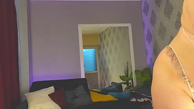 PeachyPixiee online show from 05-15-26, 07:06