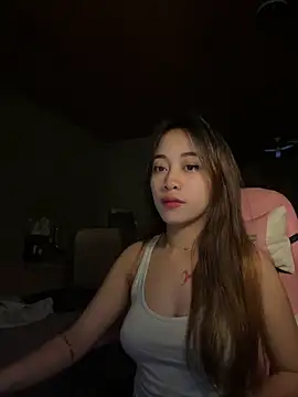 Yummiiieee28 online show from 11-05-25, 08:23