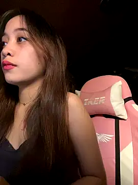 Yummiiieee28 online show from 11-07-25, 10:31