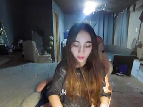 Yummiiieee28 online show from 09-24-25, 07:59