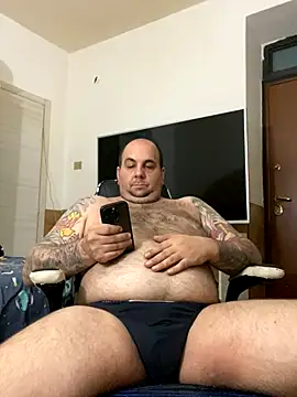 Snapshot of Roma84000 chatting on 09-19-25, 09:41 Roma84000 online show from 09-19-25, 09:41