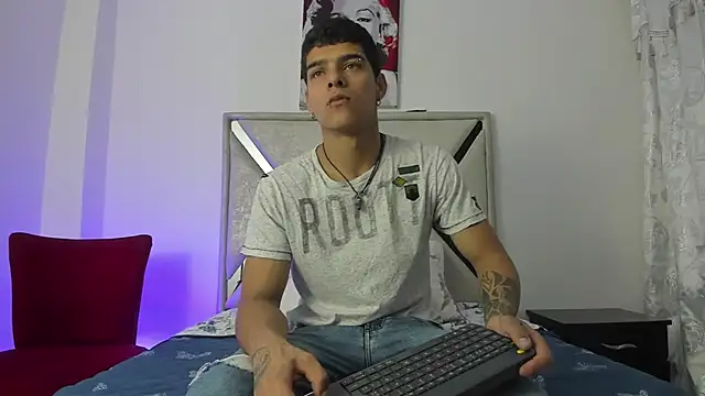 wyatt 3 online show from 12-20-25, 02:58