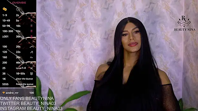Snapshot of beauty_nina chatting on 10-18-25, 11:12 beauty nina online show from 10-18-25, 11:12