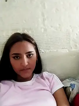 Snapshot of emilyvalencia_1 chatting on 10-12-25, 04:25 emilyvalencia 1 online show from 10-12-25, 04:25