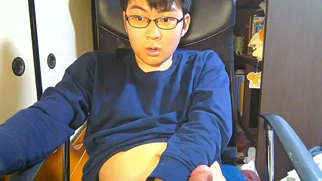 Snapshot of hiromu53 chatting on 04-01-26, 11:44 hiromu53 online show from 04-01-26, 11:44