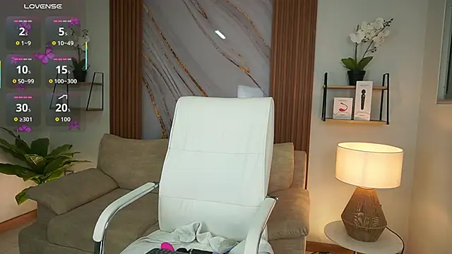 Snapshot of MilaCrave chatting on 10-06-25, 11:44 MilaCrave online show from 10-06-25, 11:44