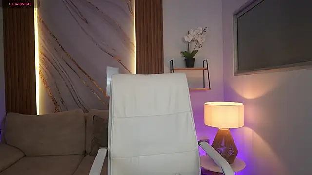 MilaCrave online show from 12-17-25, 11:37