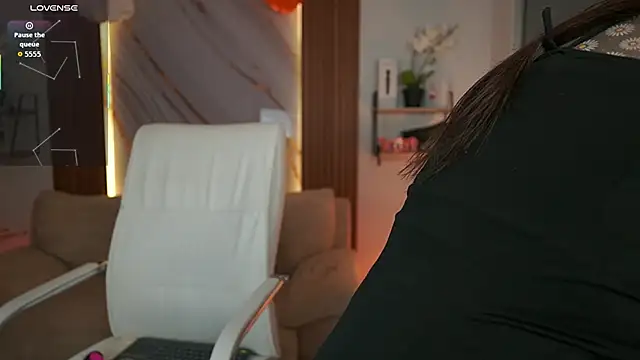 MilaCrave online show from 10-28-25, 11:42