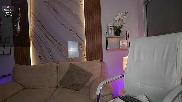 MilaCrave online show from 11-26-25, 11:32