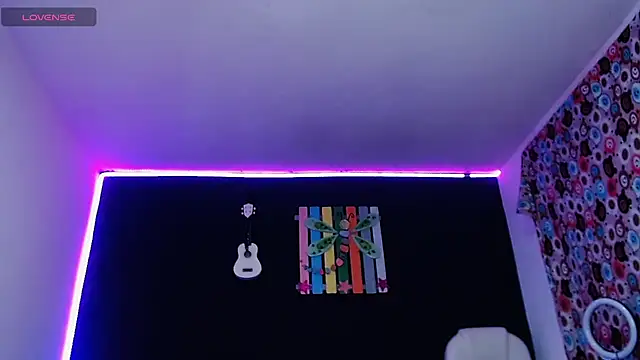 ingrid zese  online show from 10-27-25, 05:58