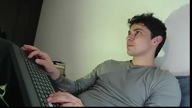 Snapshot of yourfavoriteboy__ chatting on 01-08-26, 04:07 yourfavoriteboy online show from 01-08-26, 04:07