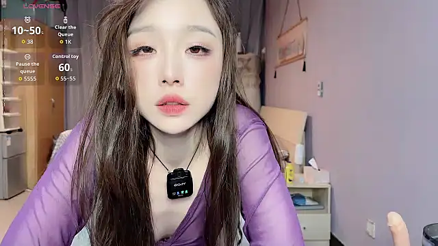 Snapshot of Y2Luvk chatting on 09-25-25, 12:00 Y2Luvk online show from 09-25-25, 12:00