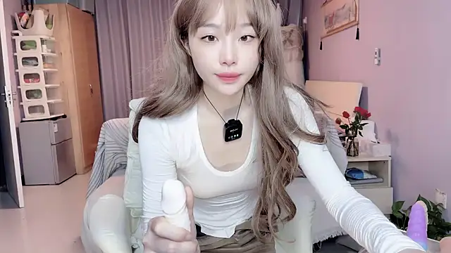 Snapshot of Y2Luvk chatting on 10-06-25, 11:27 Y2Luvk online show from 10-06-25, 11:27