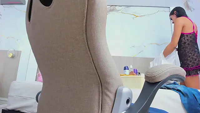 valirya devote online show from 10-21-25, 03:17