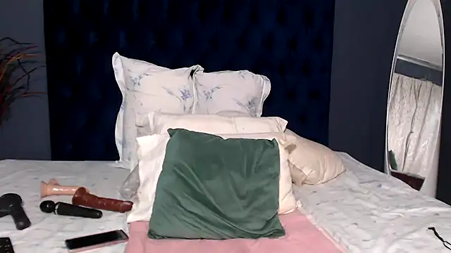 PrettyBoobsxx42 online show from 12-18-25, 04:33